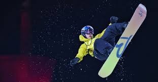 新鹏城推出与深圳本土潮流品牌COSTS联名限定球衣，售价799元